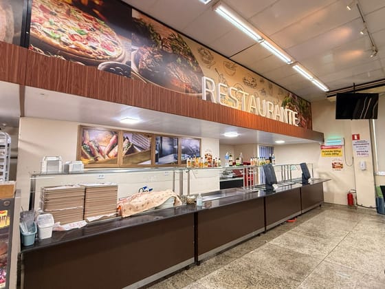 Restaurante dentro da loja